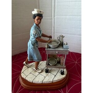 Vanmark White Caps of Caring Making the Rounds Nurse Figurine NR94022 1998